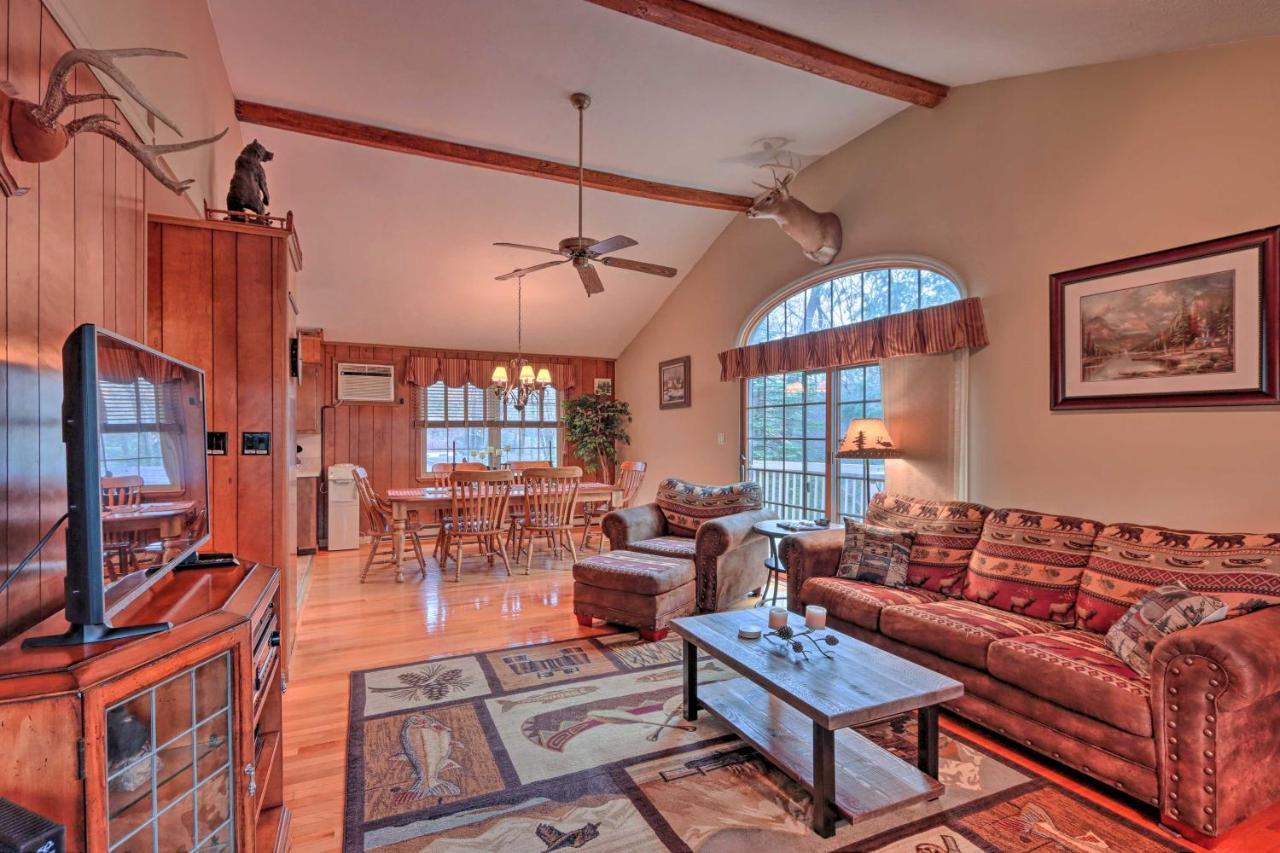Poconos With Game Walk To Harmony! Holiday home Lake Harmony