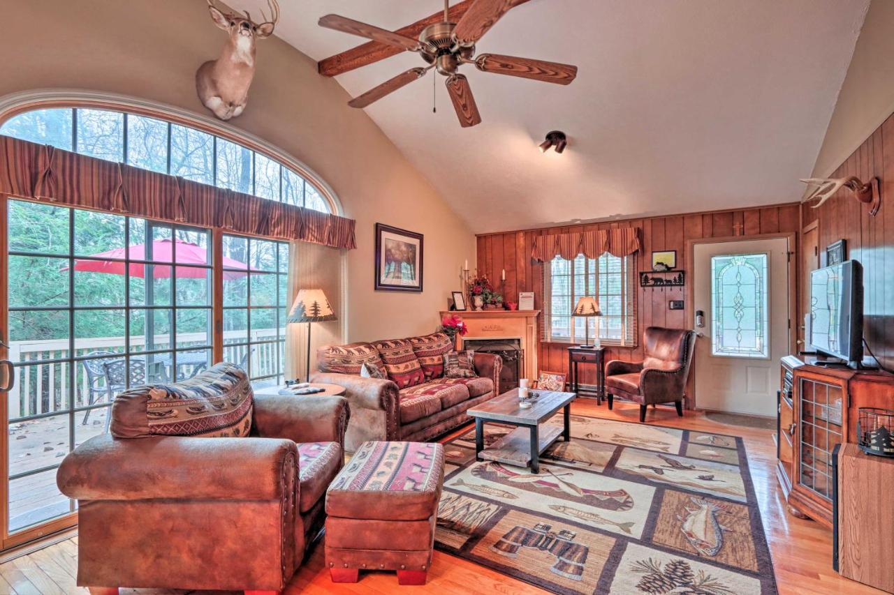 Poconos With Game Walk To Harmony! Holiday home Lake Harmony