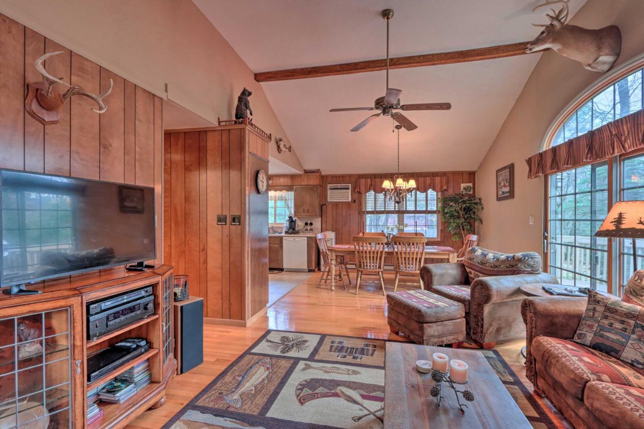 Poconos With Game Walk To Harmony! Holiday home Lake Harmony