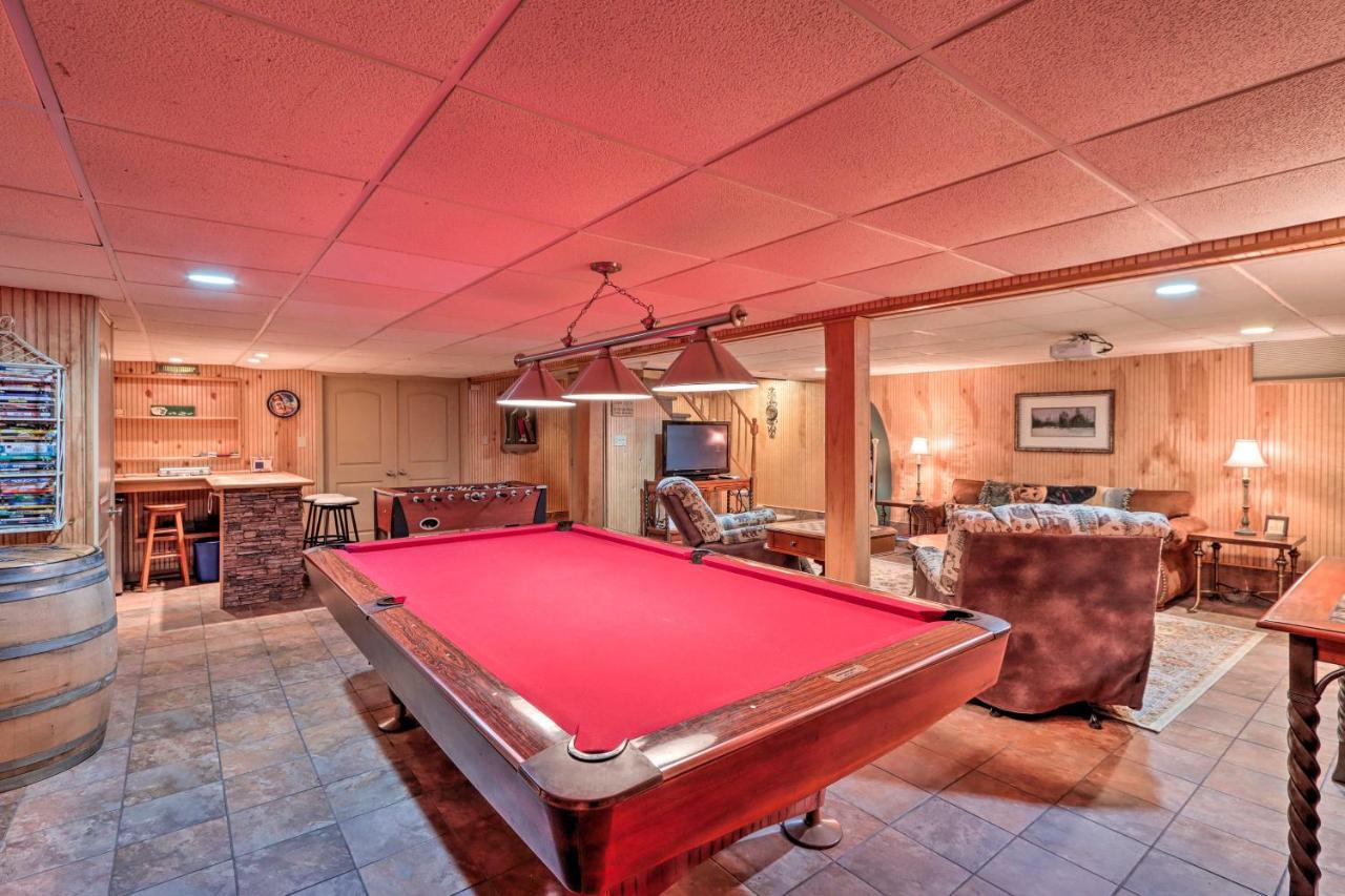 Poconos With Game Walk To Harmony! Holiday home