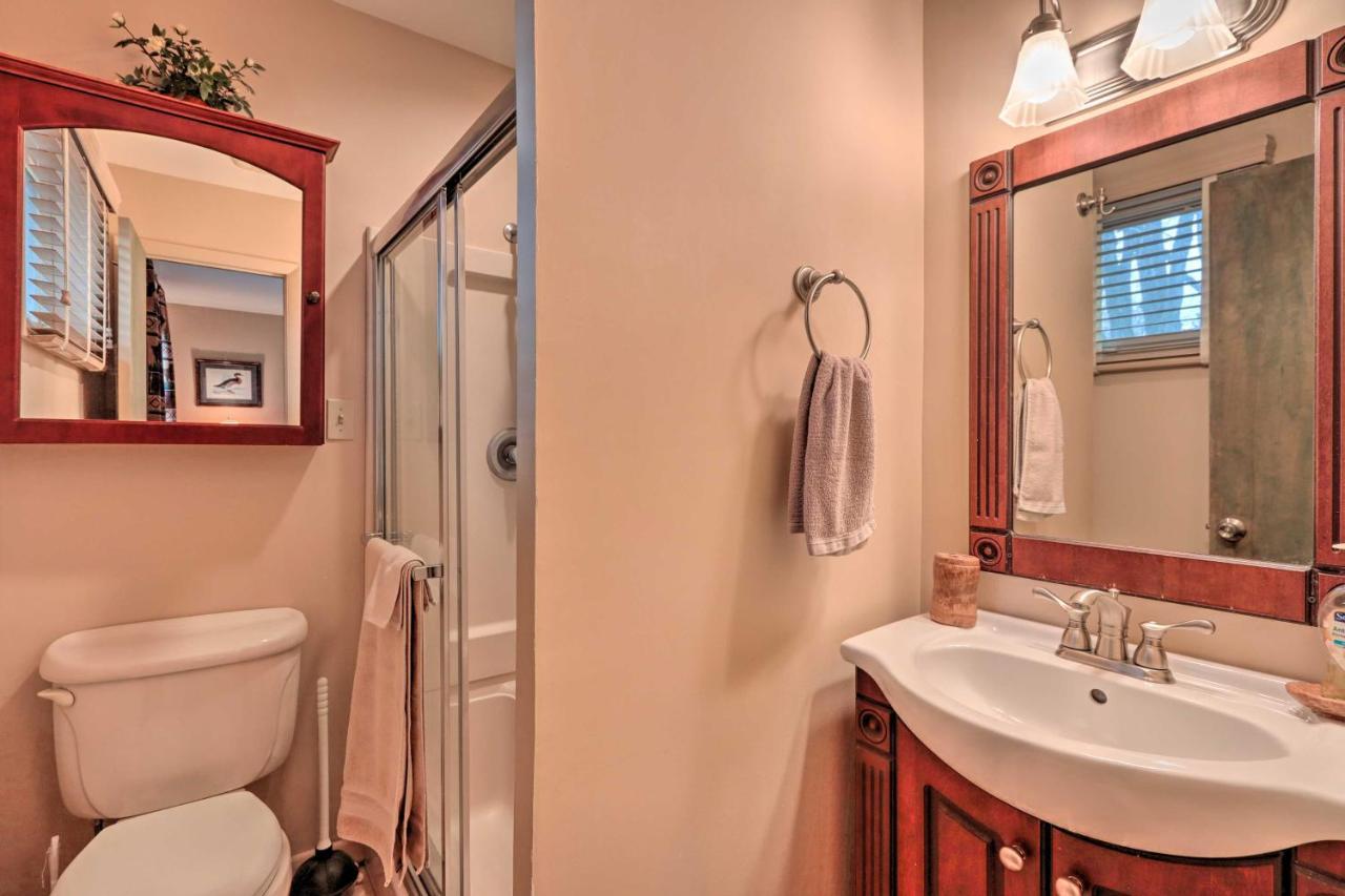 Holiday home Poconos With Game Walk To Harmony!