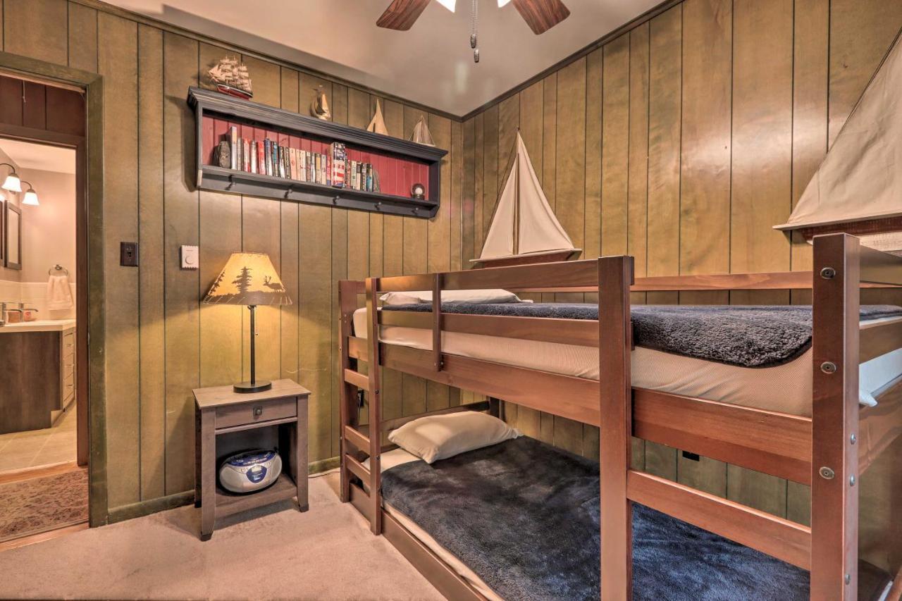 Holiday home Poconos With Game Walk To Harmony! *